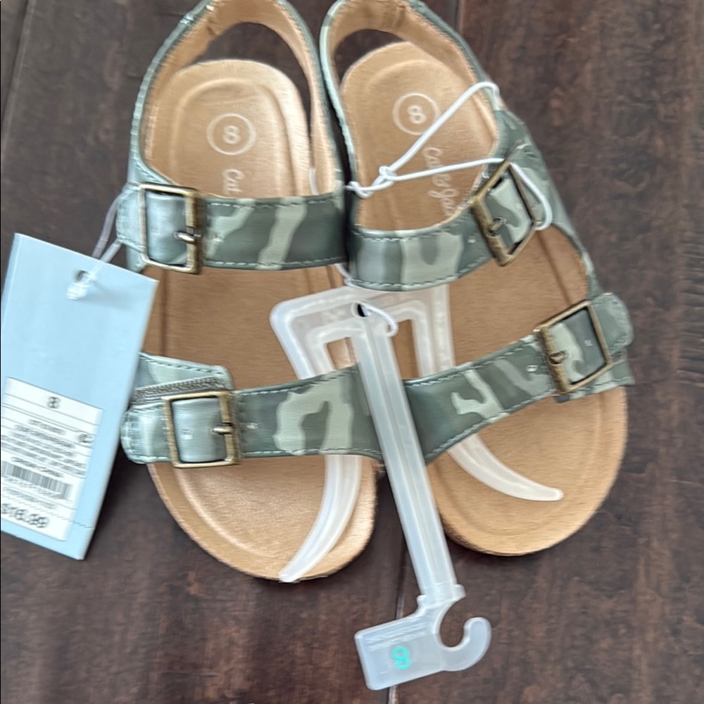 NWT Cat and Jack Gender Neutral Green Camo Sandals with Velcro closure!
